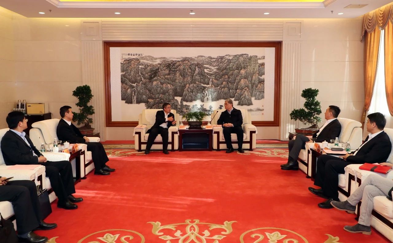 雷凡培會見中國船級社黨委副書記、總裁莫鑒輝一行